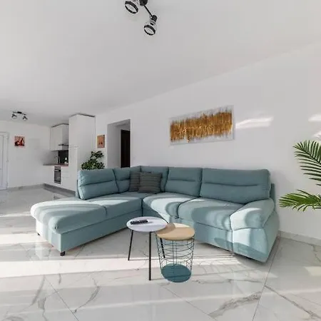 Roko House - Right Next To The Sea